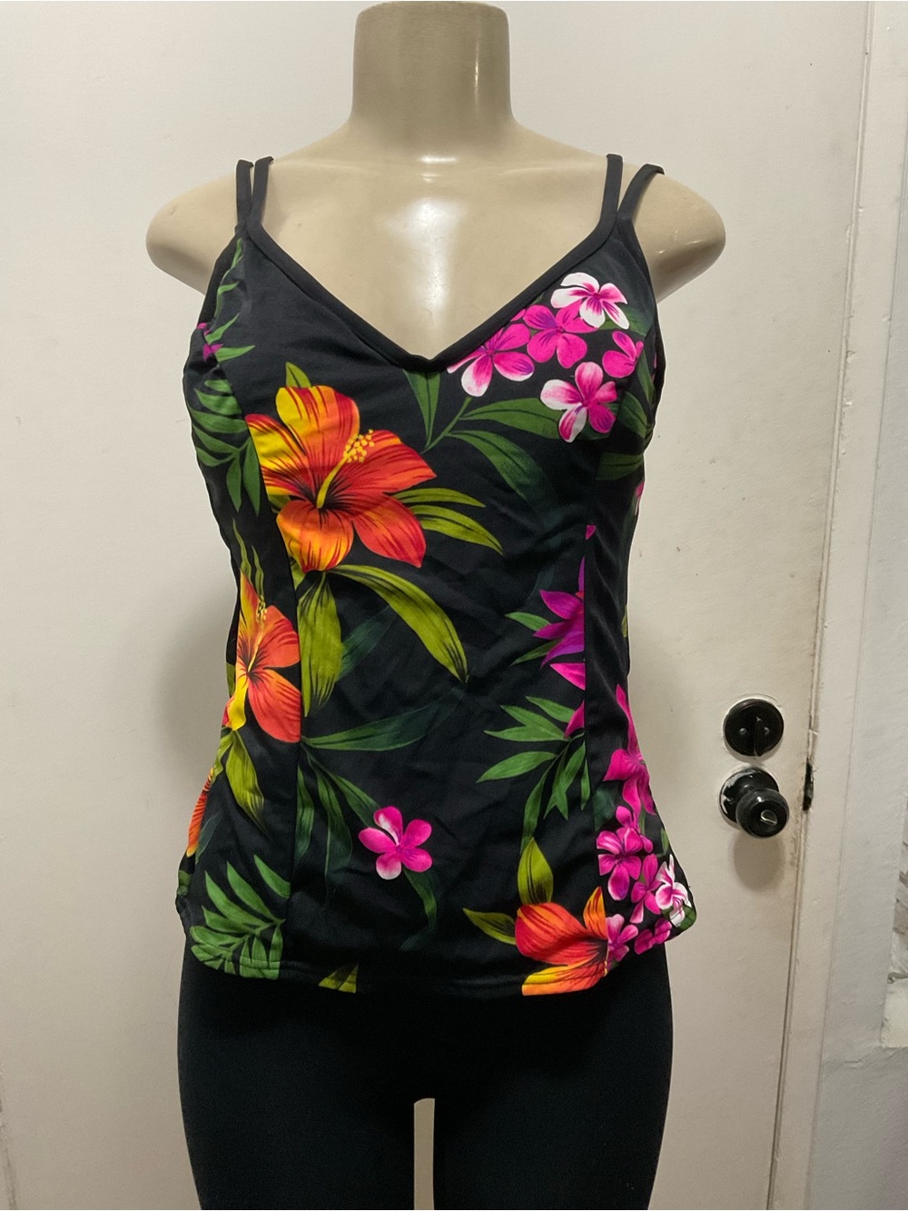 Miraclesuit women’s Tropical Floral print black Tankini Top